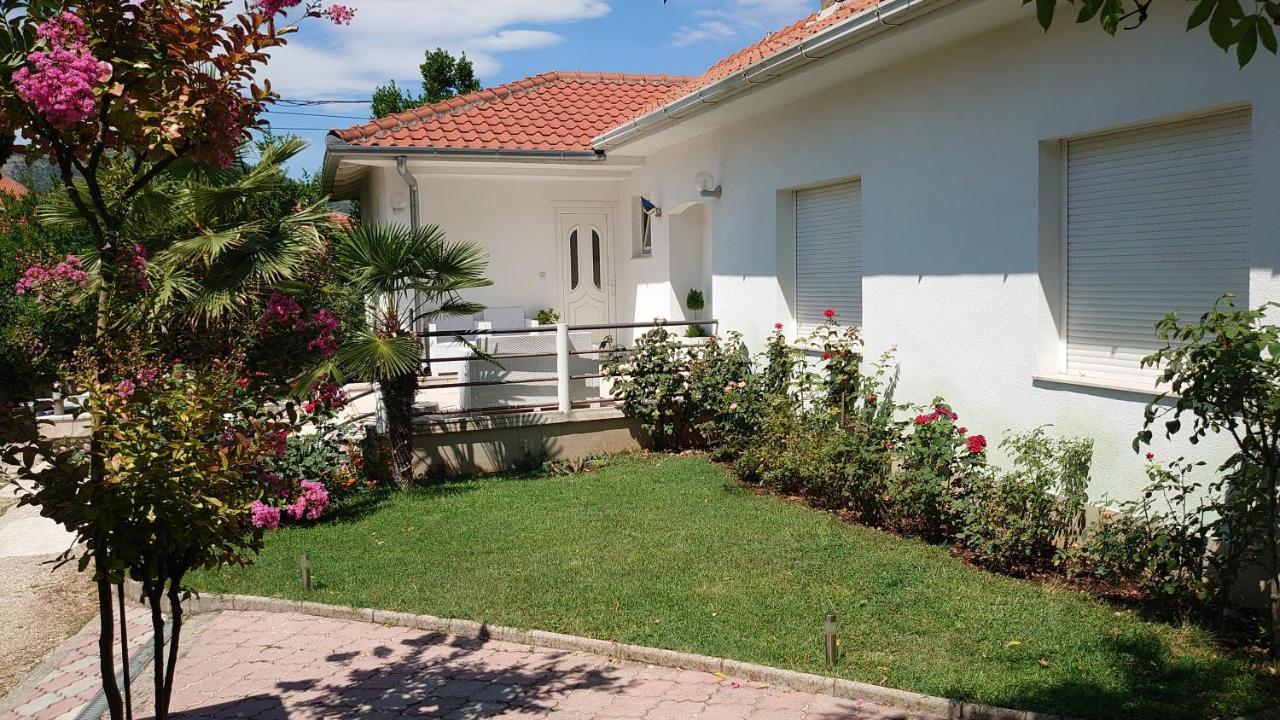 Apartments Tulipan - With Free Private Parking Garage Mostar Buitenkant foto