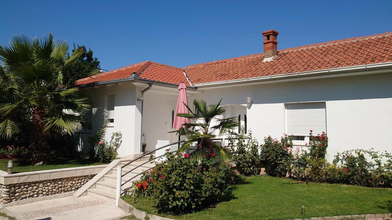 Apartments Tulipan - With Free Private Parking Garage Mostar Buitenkant foto